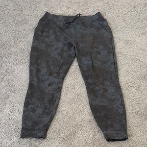 Men’s LuLuLemon Gray Camouflage CitySweat Jogger Pants